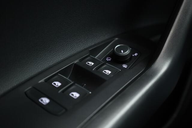 Volkswagen POLO 1.0 TSI R-Line | Navi | IQ. Light | Travel Assist | Stoelverw. | All Season | CarPlay |