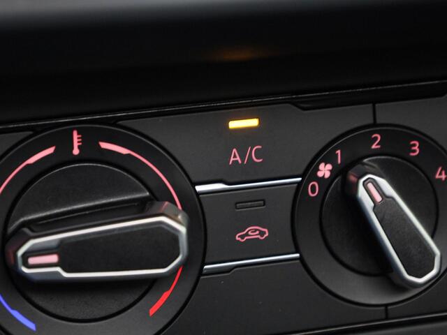 Volkswagen POLO 1.0TSI/95PK Comfortline R Line ext. · Navigatie · Panoramadak · Led