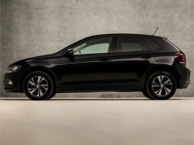 Volkswagen POLO 1.0 TSI Sportline (APPLE CARPLAY, GROOT NAVI, PARKEERSENSOREN, ADAPTIVE CRUISE, GETINT GLAS, SPORTSTOELEN, LM VELGEN, ARMSTEUN, NIEUWE APK, NIEUWSTAAT)