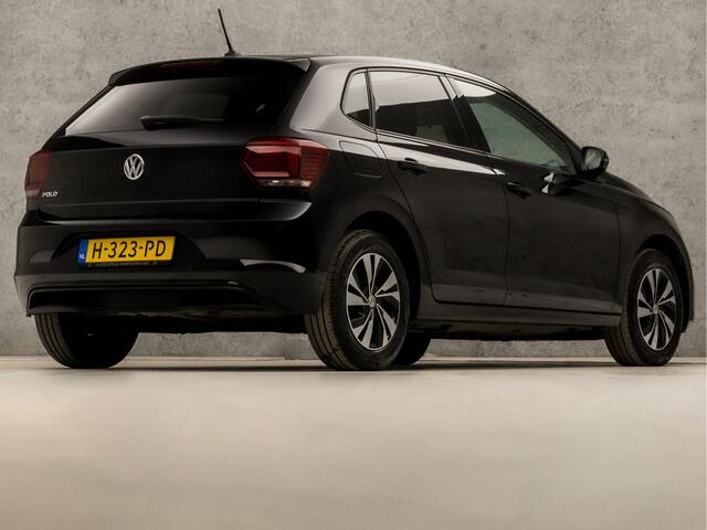 Volkswagen POLO 1.0 TSI Sportline (APPLE CARPLAY, GROOT NAVI, PARKEERSENSOREN, ADAPTIVE CRUISE, GETINT GLAS, SPORTSTOELEN, LM VELGEN, ARMSTEUN, NIEUWE APK, NIEUWSTAAT)