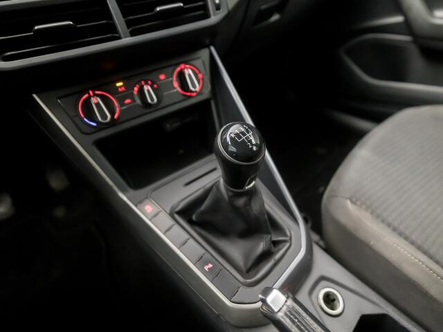 Volkswagen POLO 1.0 TSI Sportline (APPLE CARPLAY, GROOT NAVI, PARKEERSENSOREN, ADAPTIVE CRUISE, GETINT GLAS, SPORTSTOELEN, LM VELGEN, ARMSTEUN, NIEUWE APK, NIEUWSTAAT)