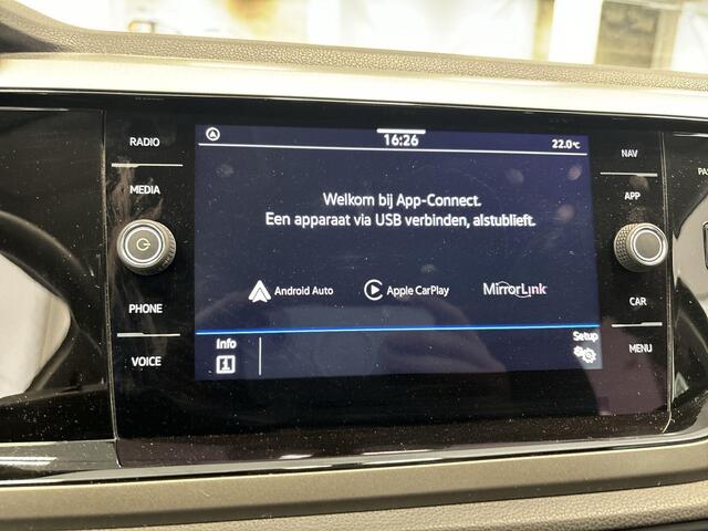 Volkswagen POLO 1.0 Tsi 95pk DSG Highline · Keyless · Apple/Android Car Play · Navi · P-Sensoren · Limiter · 15'' Inch ·