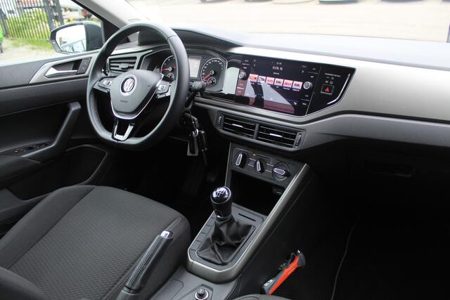 Volkswagen POLO 1.0 MPI 1e Eigenaar!!/Navigatie/Cruise control/Airco/Apple carplay/Achteruitrijcamera/Bluetooth/Multifunctioneel stuurwiel/Spraakbediening/Elektrische ramen/Elektrisch verstelbare spiegels.