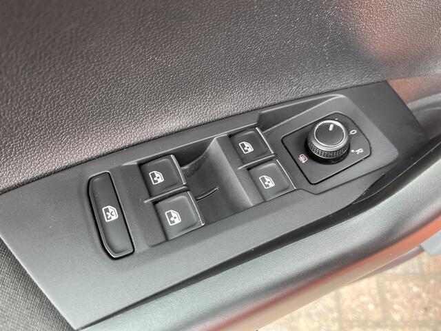 Volkswagen POLO 1.0 TSI R-Line / AUTOMAAT/ 2X R-LINE/ PANO/ APP-CONNECT/ NAVI/ MATRIX/ BLUETOOTH/ PARK. SENSOREN/ DAB/ CLIMA/ 16" LMV/ DIGITAL DASH/ ADAPT. CRUISE