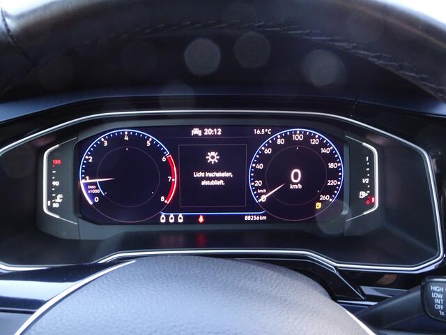 Volkswagen POLO 1.0 TSI Comfortline Business. Airco, parkeersensoren voor en achter, cruise controle, carplay, digitaal dashboard, licht metalen velgen, donker glas, verwarmde voorstoelen, enz
