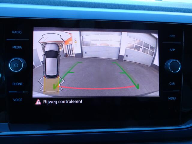 Volkswagen POLO 1.0 TSI Comfortline Business. Airco, parkeersensoren voor en achter, cruise controle, carplay, digitaal dashboard, licht metalen velgen, donker glas, verwarmde voorstoelen, enz