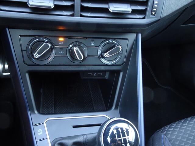 Volkswagen POLO 1.0 TSI Comfortline Business. Airco, parkeersensoren voor en achter, cruise controle, carplay, digitaal dashboard, licht metalen velgen, donker glas, verwarmde voorstoelen, enz