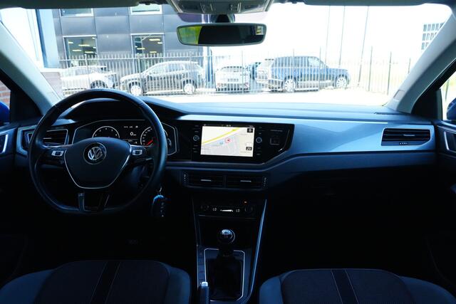 Volkswagen POLO 1.0 TSI Highline 96pk Navigatie/Stoelverwarming/PDC