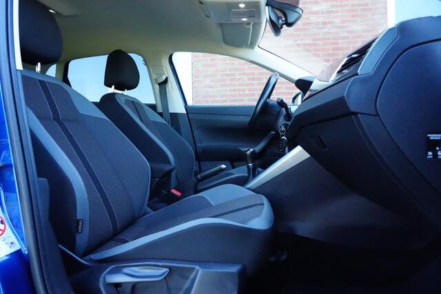 Volkswagen POLO 1.0 TSI Highline 96pk Navigatie/Stoelverwarming/PDC