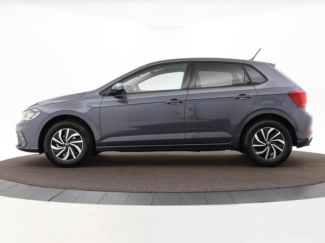 Volkswagen POLO Life Edition 1.0 TSI 95 pk 5 versn. Hand · Airconditioning automatisch, 2-zone (climatronic) · Regensensor ·