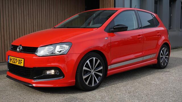 Volkswagen POLO 1.2 TSI 90pk 5Drs Highline & Beats Edition *Nieuwstaat* Navi 16inch LM Stoelverwarming Sport Drive Modus *51406km* Unieke Polo!