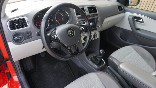 Volkswagen POLO 1.2 TSI 90pk 5Drs Highline & Beats Edition *Nieuwstaat* Navi 16inch LM Stoelverwarming Sport Drive Modus *51406km* Unieke Polo!