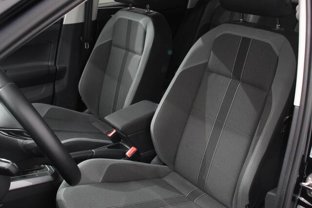 Volkswagen POLO 1.0 TSI 110pk DSG Highline | Navigatie | Apple Carplay/Android auto | Afneembare trekhaak | Parkeersensoren | Adaptive Cruise Control | Verwarmbare voorstoelen | Extra getint glas | Climate Control