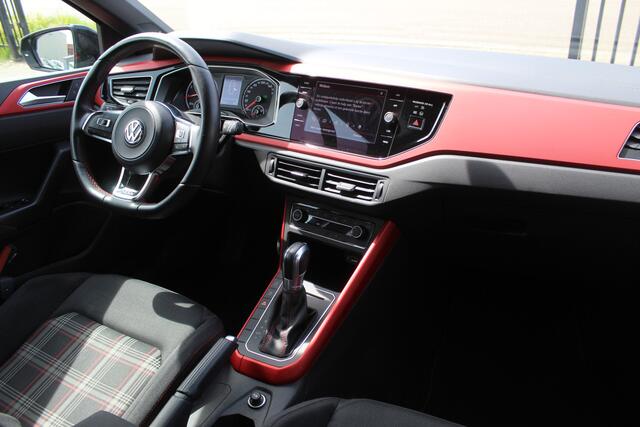 Volkswagen POLO 2.0 TSI GTI AUTOMAAT/Navigatie/Apple carplay/Achteruitrijcamera/Adaptive cruise control/Climate control/Beats audio/Keyless/Bluetooth/DAB/18'' Lichtmetalen velgen/LED koplampen/Sport interieur/Multifunctioneel stuurwiel/Spraakbediening/Elektrische ramen/E