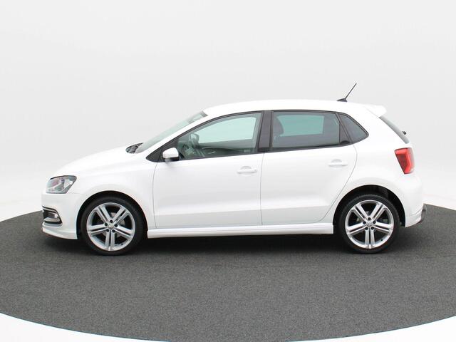 Volkswagen POLO 1.2 TSi 90 Pk R-Line | Airco | Cruise Control | Parkeersensoren | Navigatie | Carplay | Privacy Glass