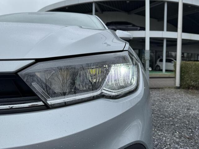 Volkswagen POLO TSI DSG Business (Trekhaak,Camera,Navi,Carplay,Clima,Lane,Side)