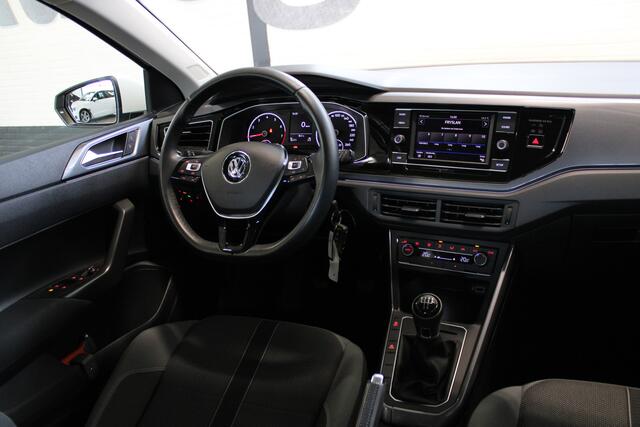 Volkswagen POLO 1.0 TSI Highline | Incl. 12 maanden garantie | Adaptive cruise control | Climate control | Mistlampen voor | Unieke kilometerstand van 16.171 | Nederlandse auto | 1e eigenaar |