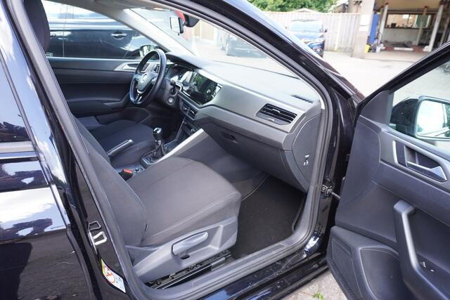 Volkswagen POLO 1.0 Comfortline Business CRUISE NAVI CARPLAY CLIMA PDC V+A