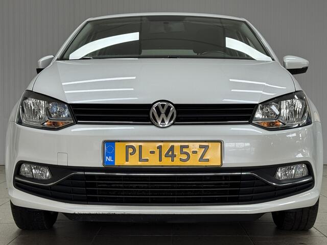 Volkswagen POLO 1.2 TSI Comfortline/ Facelift!/ Parelmoer!/ 5-Drs/ Apple + Android/'15'' LMV/ Navi/ Airco/ Cruise/ Elek. pakket/ Isofix/ Bluetooth/ Armsteun/ LEDER. Stuur/ Mistl./ Dagrijverl.