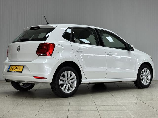 Volkswagen POLO 1.2 TSI Comfortline/ Facelift!/ Parelmoer!/ 5-Drs/ Apple + Android/'15'' LMV/ Navi/ Airco/ Cruise/ Elek. pakket/ Isofix/ Bluetooth/ Armsteun/ LEDER. Stuur/ Mistl./ Dagrijverl.