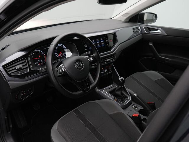 Volkswagen POLO Highline 1.0 TSI 95 pk | Navigatie | Stoelverwarming | Parkeersensoren voor/achter | Climatronic