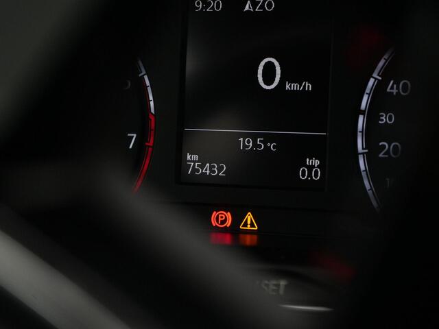 Volkswagen POLO Highline 1.0 TSI 95 pk | Navigatie | Stoelverwarming | Parkeersensoren voor/achter | Climatronic