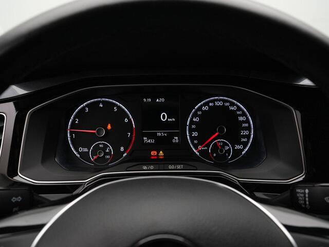 Volkswagen POLO Highline 1.0 TSI 95 pk | Navigatie | Stoelverwarming | Parkeersensoren voor/achter | Climatronic