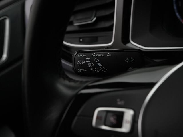 Volkswagen POLO Highline 1.0 TSI 95 pk | Navigatie | Stoelverwarming | Parkeersensoren voor/achter | Climatronic