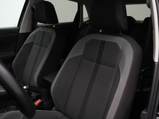 Volkswagen POLO Highline 1.0 TSI 95 pk | Navigatie | Stoelverwarming | Parkeersensoren voor/achter | Climatronic