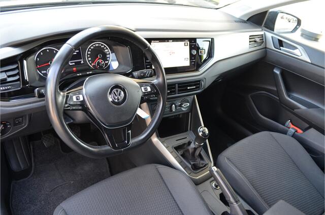 Volkswagen POLO 1.0 TSI Comfortline Carplay | Navi | Adaptive cruise | DAB | Airco | Autom. verlichting | Getint glas | NL auto