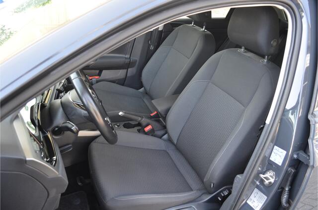 Volkswagen POLO 1.0 TSI Comfortline Carplay | Navi | Adaptive cruise | DAB | Airco | Autom. verlichting | Getint glas | NL auto