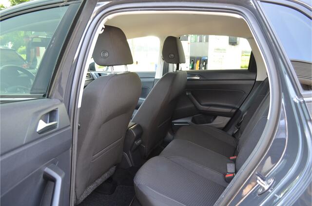 Volkswagen POLO 1.0 TSI Comfortline Carplay | Navi | Adaptive cruise | DAB | Airco | Autom. verlichting | Getint glas | NL auto