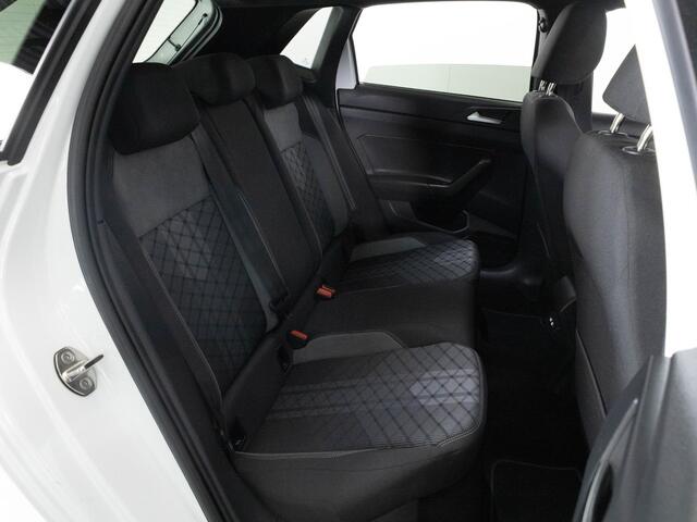 Volkswagen POLO R-Line 1.0 TSI 95 PK DSG AUTOMAAT | LED Matrix IQ | Panoramadak | Navigatie | Stoelverwarming |