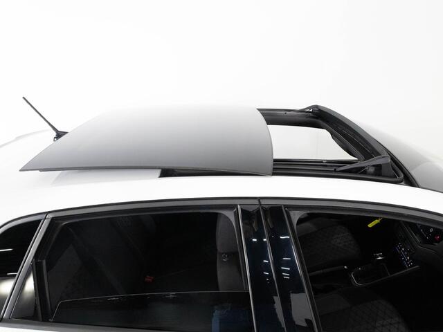 Volkswagen POLO R-Line 1.0 TSI 95 PK DSG AUTOMAAT | LED Matrix IQ | Panoramadak | Navigatie | Stoelverwarming |