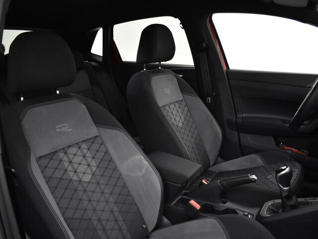 Volkswagen POLO 1.0 Tsi 95pk R-Line · Apple/Android Car Play · Navi · P-Sensoren · ACC · DAB · 16'' Inch · Garantie t/m 08-02-2027 of 100.000km