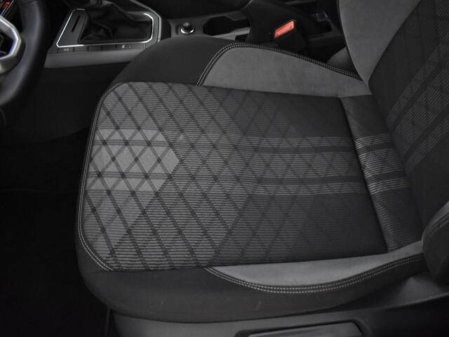 Volkswagen POLO 1.0 Tsi 95pk DSG R-Line · Camera · Apple/Android Car Play · Navi · P-Sensoren · 16'' Inch ·