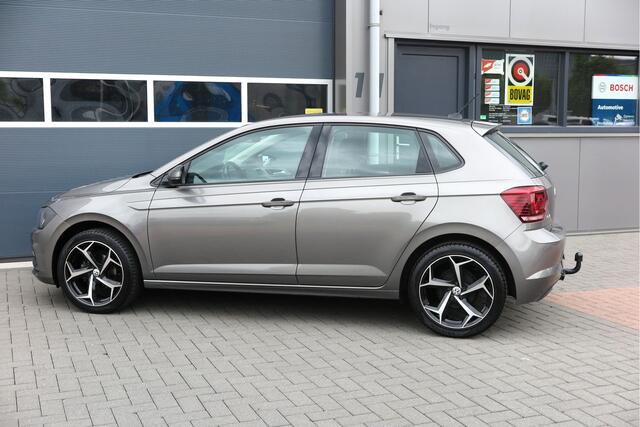 Volkswagen POLO 1.0 TSI 95 PK Comfortline , Trekhaak , Stoelverwarming , Navigatie , Parkeersensoren , Climate control , 17" Lichtmetalen velgen ,Stuurwiel multifunctioneel , DAB+ radio,etc.