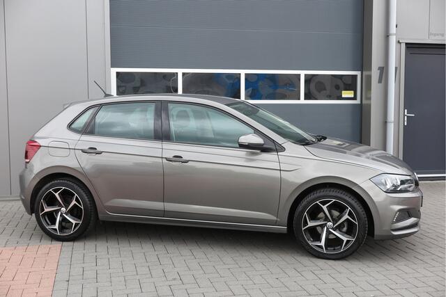 Volkswagen POLO 1.0 TSI 95 PK Comfortline , Trekhaak , Stoelverwarming , Navigatie , Parkeersensoren , Climate control , 17" Lichtmetalen velgen ,Stuurwiel multifunctioneel , DAB+ radio,etc.