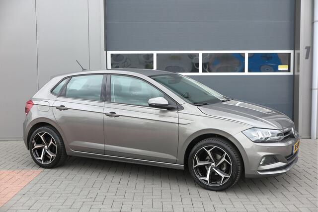 Volkswagen POLO 1.0 TSI 95 PK Comfortline , Trekhaak , Stoelverwarming , Navigatie , Parkeersensoren , Climate control , 17" Lichtmetalen velgen ,Stuurwiel multifunctioneel , DAB+ radio,etc.