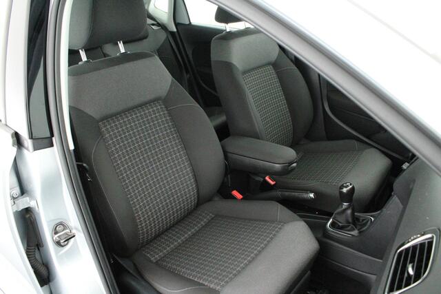 Volkswagen POLO 1.2 TSI 90pk Comfortline Trekhaak Navigatie Parkeersensoren