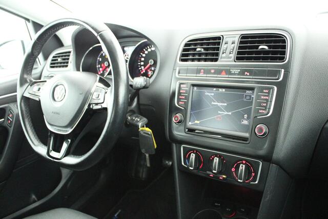 Volkswagen POLO 1.2 TSI 90pk Comfortline Trekhaak Navigatie Parkeersensoren