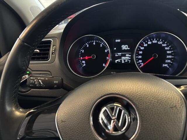Volkswagen POLO 1.0 BlueMotion Edition - 5-drs - Airco / Apple Carplay / Bluetooth / Cruise control / App connect / Lichtmetalen velgen - NL auto -