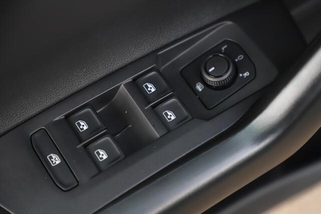 Volkswagen POLO 1.0 TSI Life 95PK Navigatie Carplay Android Adaptive Cruise 15 inch LMV LED Lane Assist