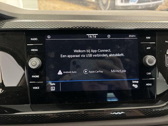 Volkswagen POLO 1.0 Tsi 95pk Life Business · Apple/Android Car Play · Navi · P-Sensoren · Stoelverwarming · Alarm · 15'' Inch · Garantie t/m 25-04-2027 of 100.000km