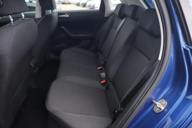 Volkswagen POLO 1.0 TSI Comfortline 95PK NAP! Navigatie Carplay Android Airco Adaptive Cruise 17 inch Pretoria Zwarte Velgen Nieuwe All-Seasons! Parkeersensor Voor & Achter