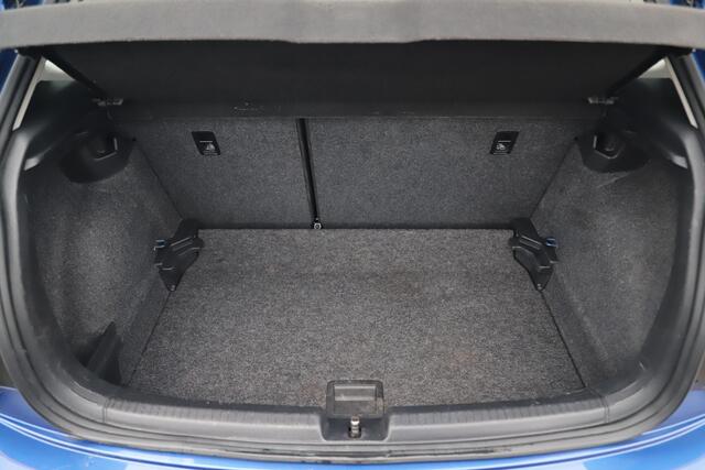 Volkswagen POLO 1.0 TSI Comfortline 95PK NAP! Navigatie Carplay Android Airco Adaptive Cruise 17 inch Pretoria Zwarte Velgen Nieuwe All-Seasons! Parkeersensor Voor & Achter
