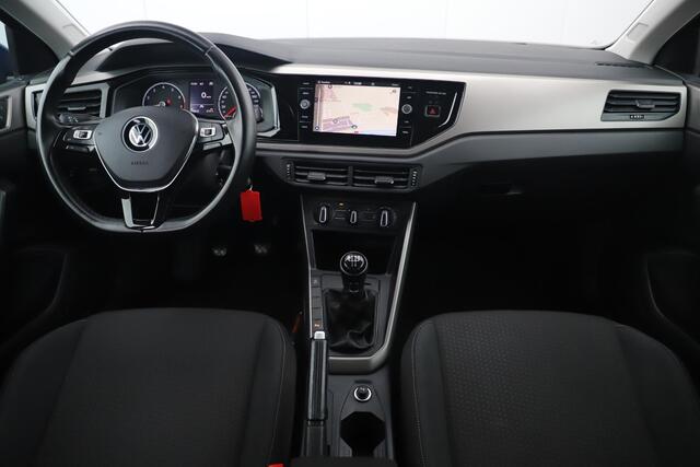 Volkswagen POLO 1.0 TSI Comfortline 95PK NAP! Navigatie Carplay Android Airco Adaptive Cruise 17 inch Pretoria Zwarte Velgen Nieuwe All-Seasons! Parkeersensor Voor & Achter