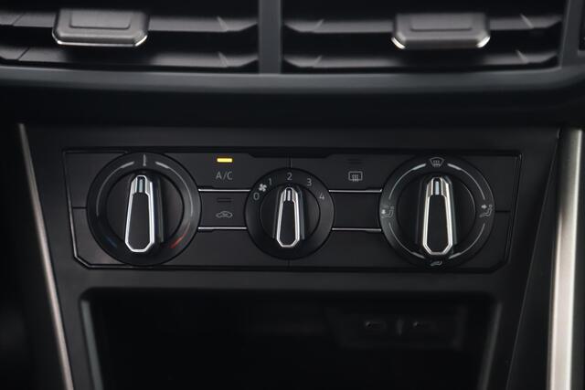 Volkswagen POLO 1.0 TSI Comfortline 95PK NAP! Navigatie Carplay Android Airco Adaptive Cruise 17 inch Pretoria Zwarte Velgen Nieuwe All-Seasons! Parkeersensor Voor & Achter