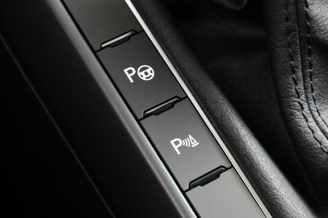 Volkswagen POLO R-Line Edition 1.0 TSI 70 kW / 95 pk DSG Volkswagen Polo 1.0 TSI 95PK DSG R-Line Edition | Camera | IQ Light | Stoelverwarming | Navi | ACC | 16 inch
