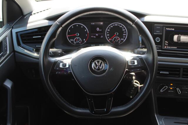 Volkswagen POLO 1.0 TSI Comfortline Airco/Adaptive cruise control/Parkeersensoren rondom/Bluetooth/Park assist/Multifunctioneel stuurwiel/Spraakbediening/Elektrische ramen/Elektrisch verstelbare spiegels.